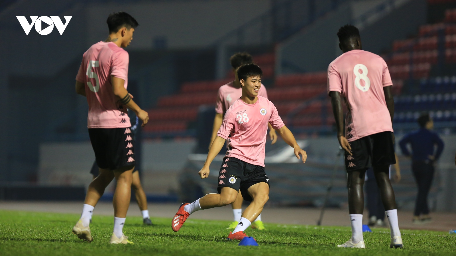 Trung vệ Duy Mạnh: "Cơ hội vô địch V-League 2020 của Hà Nội FC và Viettel là 50-50"